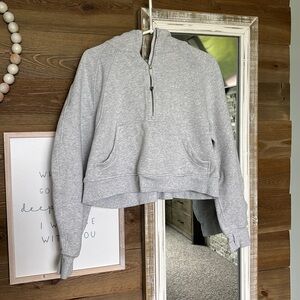 EUC M/L Lululemon Scuba Cropped Gray 1/2 zip